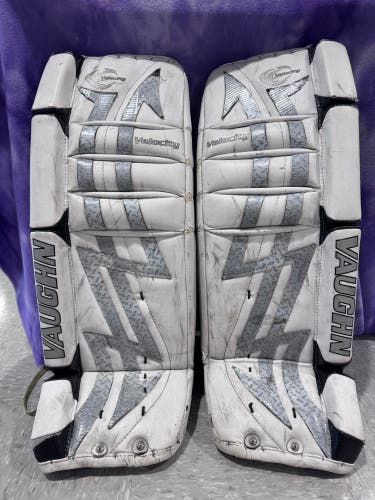 White 30" Junior Vaughn Velocity 7200 Goalie Leg Pads (Used)