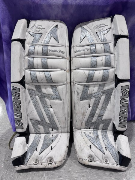 White 30" Junior Vaughn Velocity 7200 Goalie Leg Pads (Used)