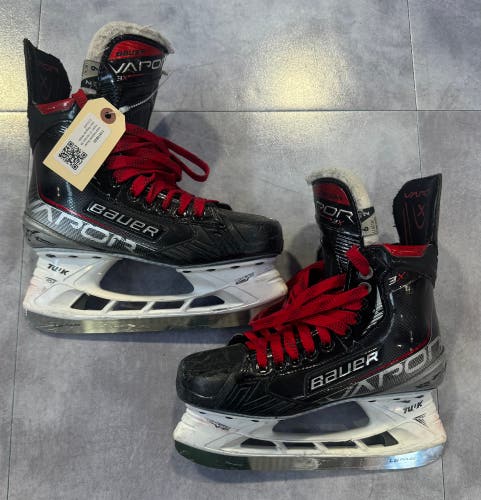 Intermediate Bauer Vapor 3X Hockey Skates Regular Width 6 (Used)
