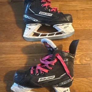 Bauer Vapor X3.5 Hockey Skates Size 1.5 (Used)