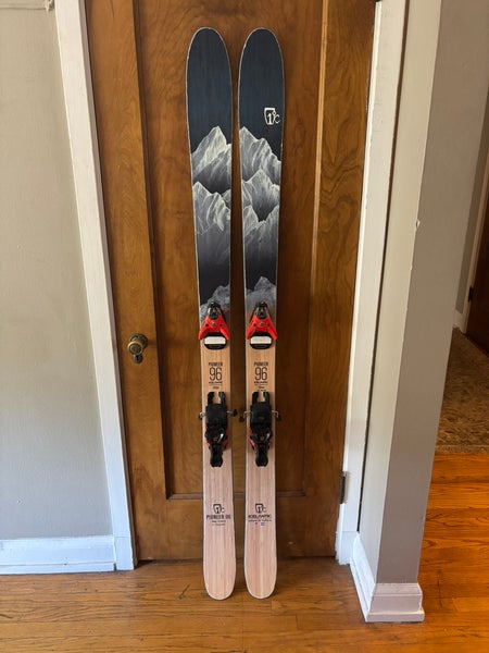 Icelantic Pioneer 96 182cm with Salomon STH13 WTR Bindings