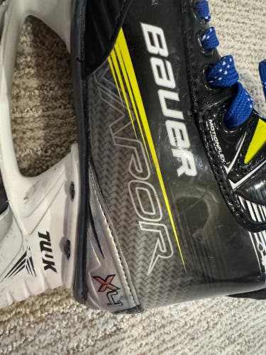 Bauer Vapor X4 Hockey Skates Size 3.5 (Used)