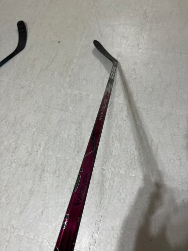 Intermediate Bauer Vapor Hyperlite 2 Left Hand Hockey Stick P28M (Used)