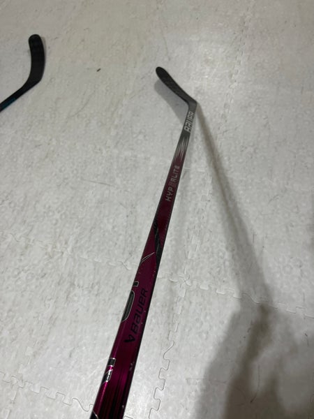 Intermediate Bauer Vapor Hyperlite 2 Left Hand Hockey Stick P28M (Used)