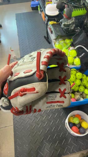 Rawlings (Used) Black Right Hand Throw 9.5" Baseball Glove