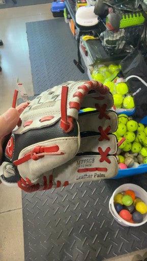Rawlings (Used) Black Right Hand Throw 9.5" Baseball Glove