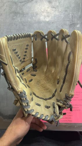 Used Mizuno CLASSIC ELITE RH Throw Fastpitch Gloves White 12 1/2" 11605-S000203622