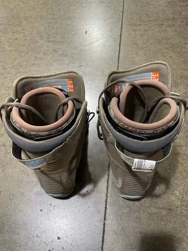 Thirty Two (Used) Size M 9.0 (W 10.0) Women's Snowboard Boots