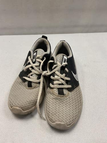 Nike Used White Kid's Golf Shoes