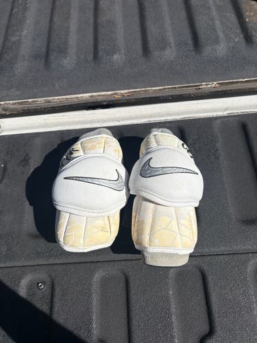 Medium Adult Nike Vapor Arm Pads (Used)