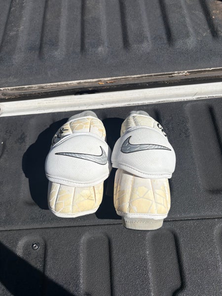 Medium Adult Nike Vapor Arm Pads (Used)