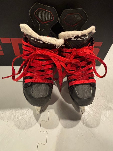 CCM JetSpeed FT470 Hockey Skates Regular Width Size 1.5 (Used)