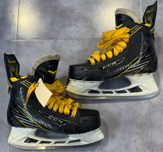 Senior CCM Ultra Tacks Hockey Skates Extra Wide Width 8 (Used)