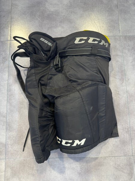 Black Youth Large CCM Tacks 9550 Hockey Pants (Used)