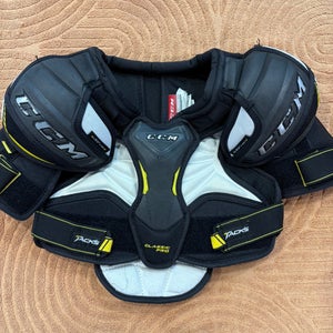 Medium Junior CCM Tacks Classic Pro Shoulder Pads (Used)