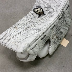 White Senior Brian's OPTIK 9.0 Goalie Gloves & Blockers Regular (Used)
