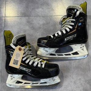 Junior Bauer Supreme S29 Hockey Skates Regular Width Size 4 (Used)