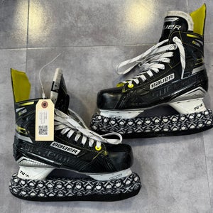 Intermediate Bauer Supreme S35 Hockey Skates Regular Width 6 (Used)