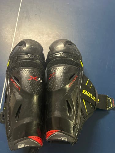 Junior Bauer Vapor X2.9 11" Shin Pads (Used)