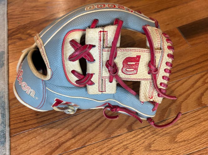 Wilson RH Infield A2000 Baseball Glove 11.5" (used)