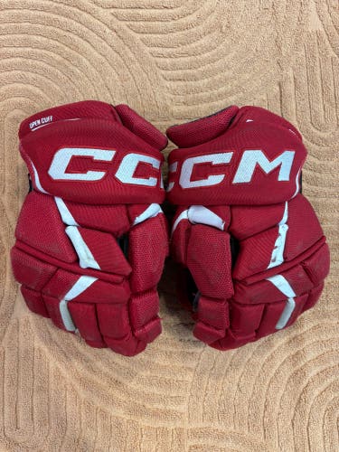 Red Junior CCM JetSpeed FT6 Gloves 12" (Used)
