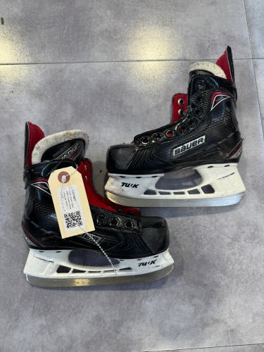 Youth Bauer Vapor X500 Hockey Skates Regular Width 11 (Used)
