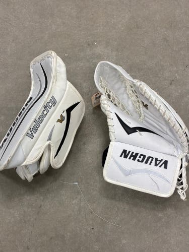 White Youth Vaughn Velocity V6 Goalie Gloves & Blockers Regular (Used)