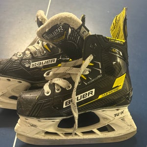 2023 Bauer Supreme M4 Hockey Skates Regular Width Size 3 (Used)