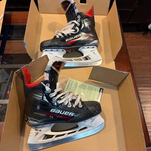 2023 Bauer Vapor X4 Hockey Skates Regular Width Size 5.5 (Used)