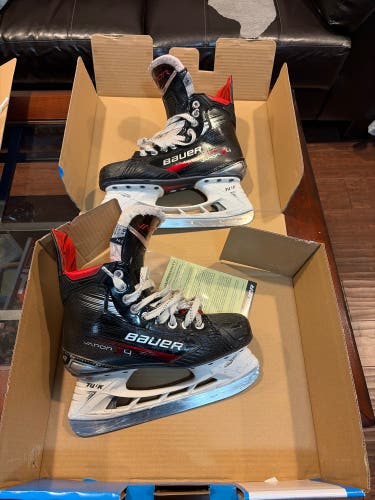 2023 Bauer Vapor X4 Hockey Skates Regular Width Size 5.5 (Used)