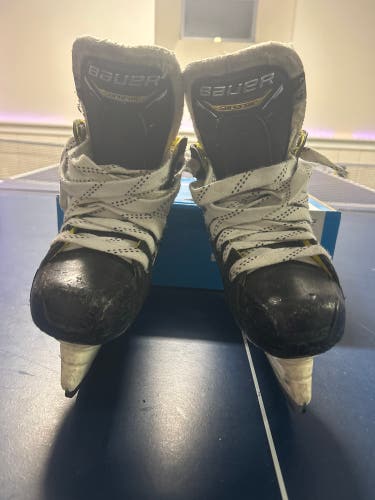 2023 Bauer Supreme M4 Hockey Skates Size 4.5 (Used)