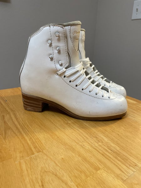 Jackson 8N Premiere ice skate boots