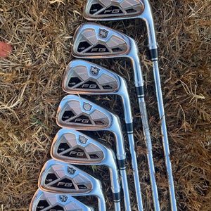 Wilson Staff FG V2 Tour Iron Set 4-P