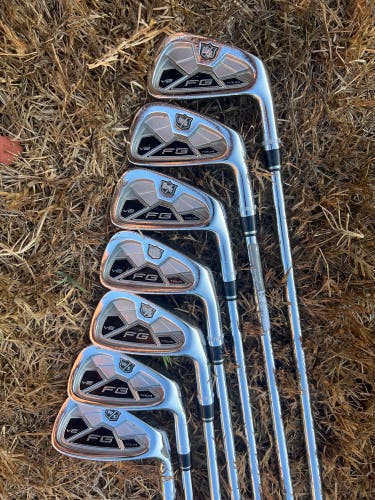 Wilson Staff FG V2 Tour Iron Set 4-P