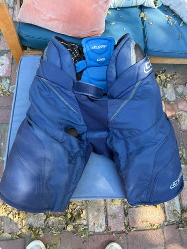 Men's Senior XL CCM Vector Hockey Pants (Used)