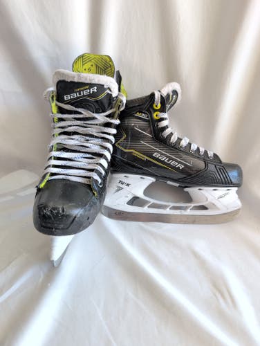 Bauer Supreme M30 Hockey Skates Regular Width Size 4.5 (Used)