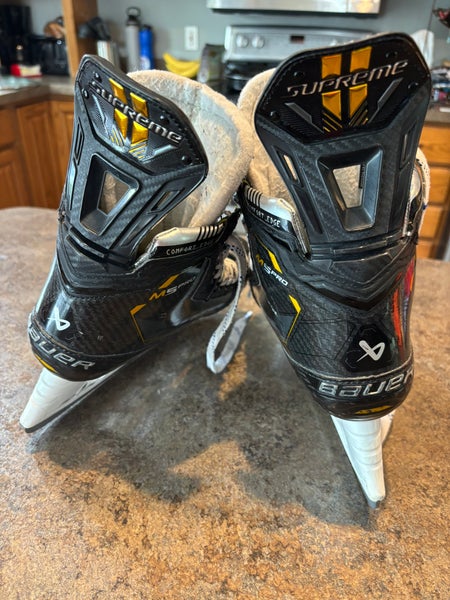 2023 Bauer Supreme M5 Pro Hockey Skates Regular Width 6.5 (Used)
