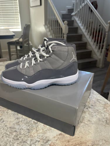 Men's Size M 7.5 (W 8.5) Air Jordan 11 Shoes (New)