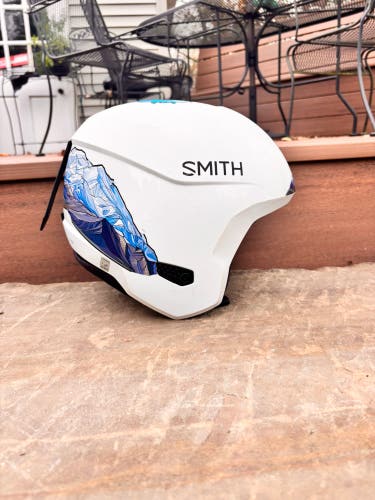 Unisex Medium Smith Icon Helmet (Used) FIS Legal