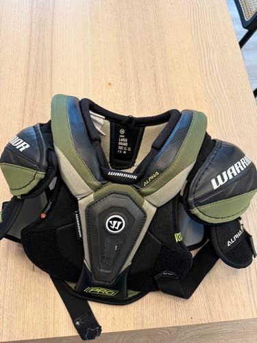 Warrior ALPHA PRO Junior Large Shoulder Pads