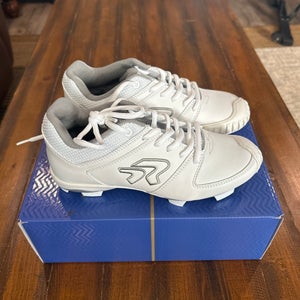 White Women's Ringor Low Top Molded Cleats (New)