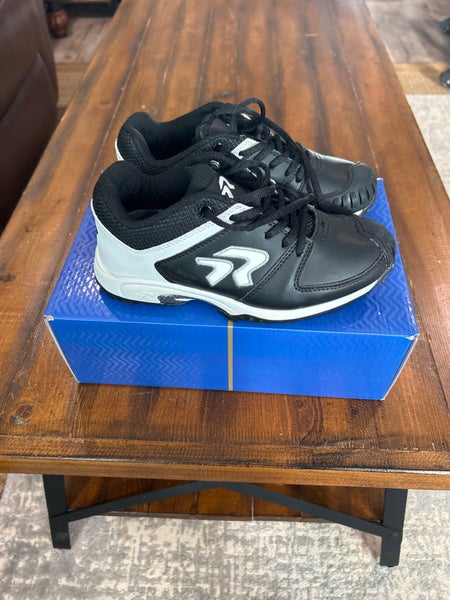 Black Women's Ringor Low Top Turf Cleats (Used)