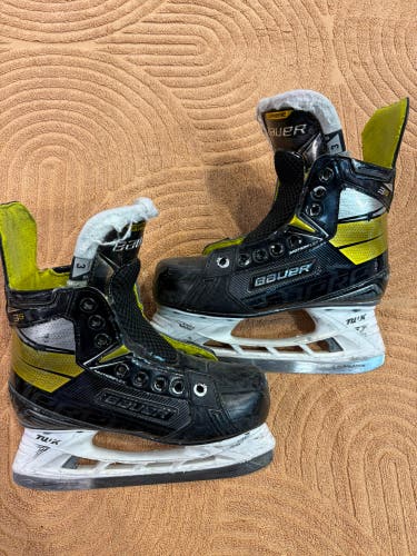 Junior Bauer Supreme 3S Hockey Skates Regular Width Size 3 (Used)