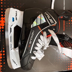 True HZRDUS 7X Hockey Skates Regular Width 6.5 (Used)