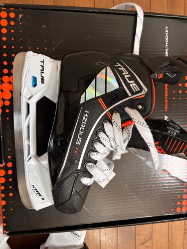 True HZRDUS 7X Hockey Skates Regular Width 6.5 (Used)