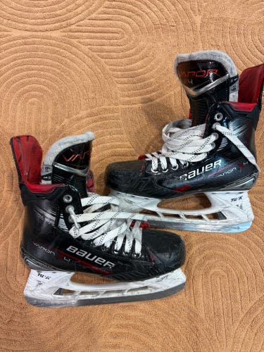 Intermediate Bauer Vapor X4 Hockey Skates 6.5 (Used)