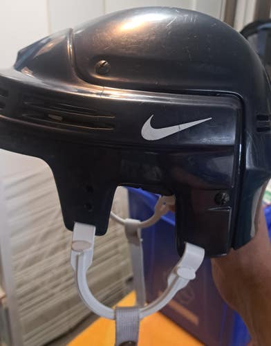 Large Nike hh0004 Helmet (Used)