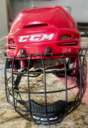 Red Small CCM Tacks 910 Helmet