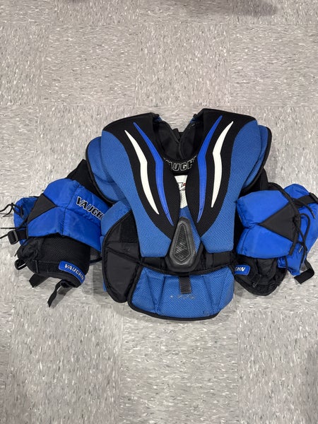 Intermediate Medium Vaughn Velocity V7 XR Pro Carbon Goalie Chest Protector (Used)