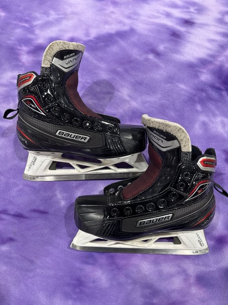 Junior Bauer Vapor X700 Hockey Goalie Skates Regular Width Size 3.5 (Used)